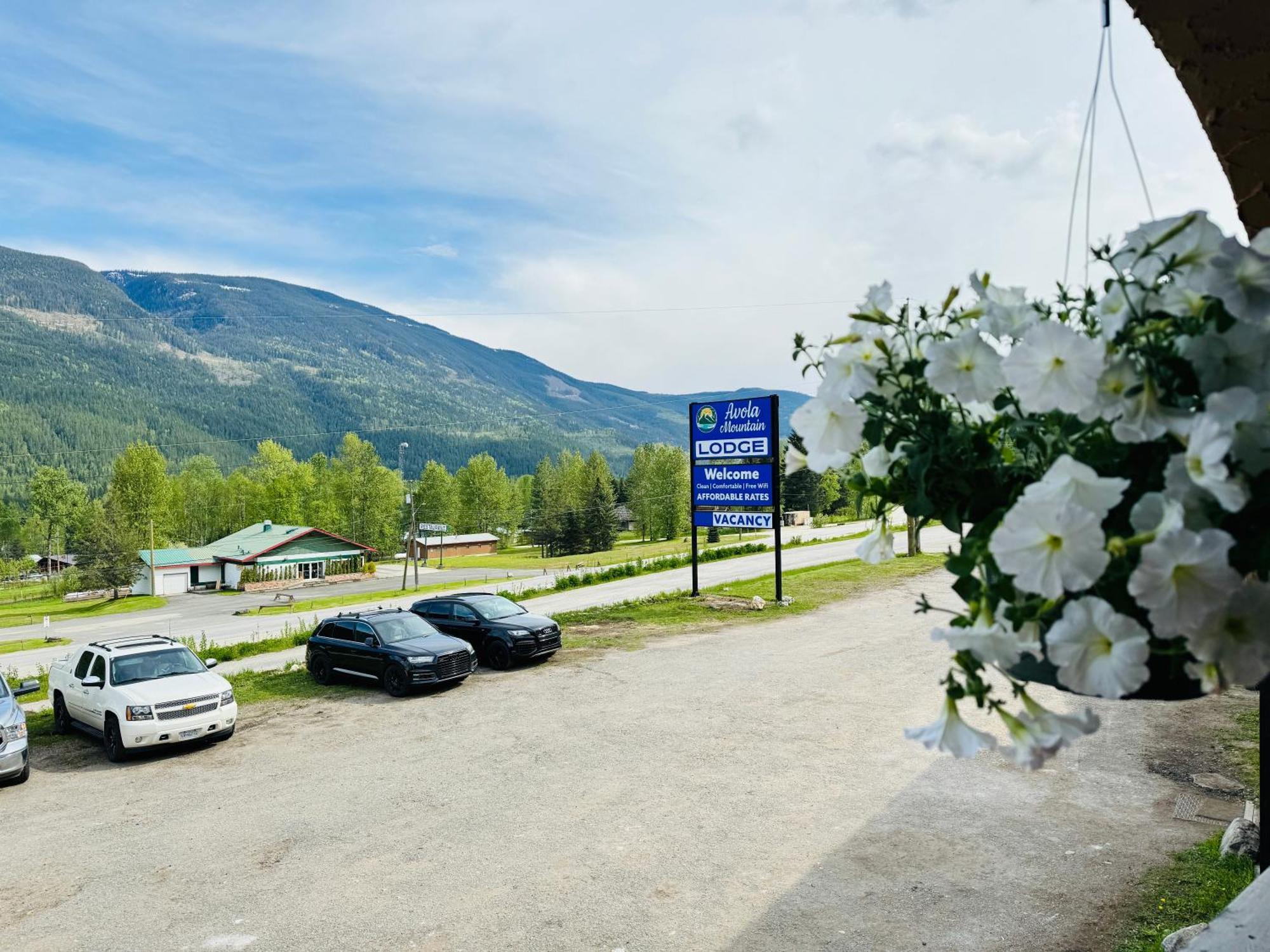 Avola Mountain Lodge Exterior photo